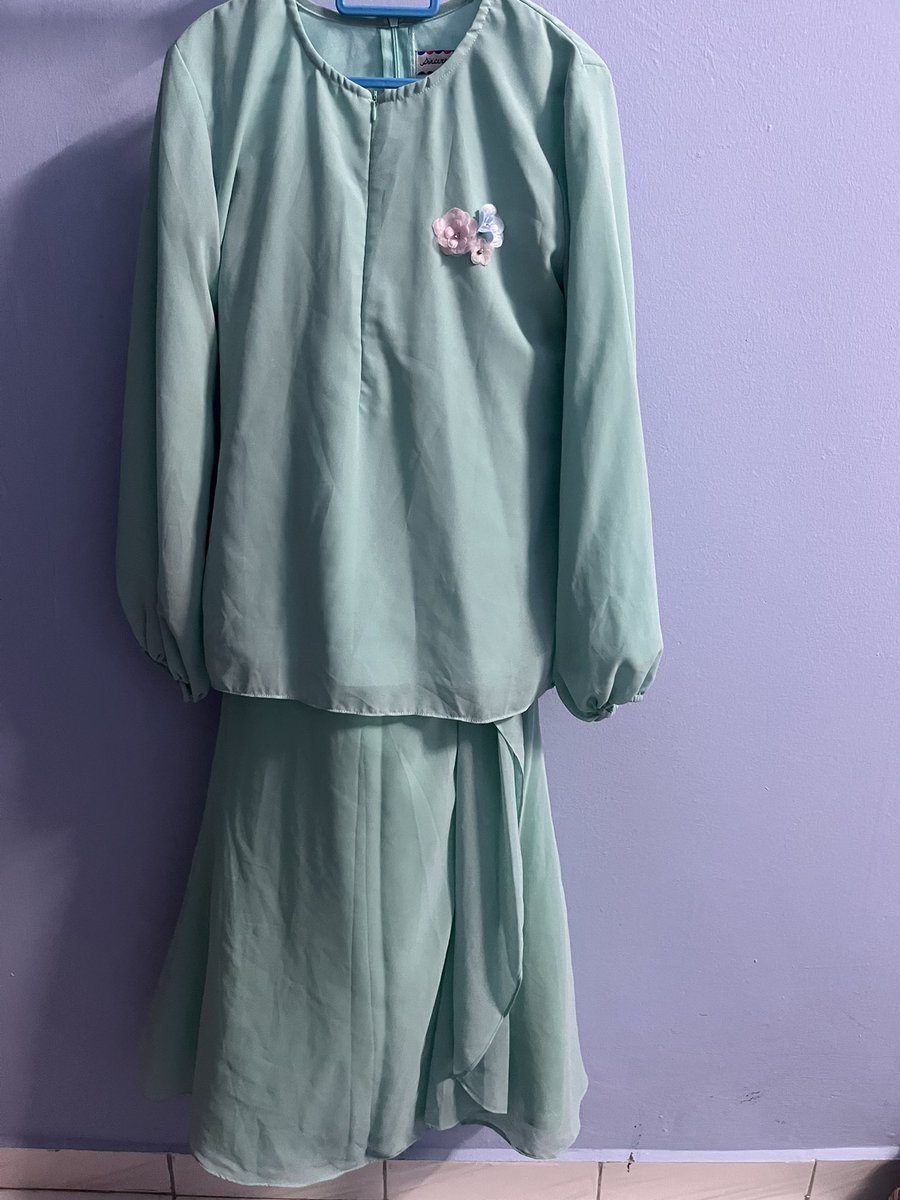 auroraross24's tweet photo. @_frrazrn Saya nak preloved baju kurung mostly memang pakai 2-3 kali je. Memang letak harga murah murah. Saiz xs-s. Boleh tengok dekat carousell. Soon akan upload lagi. 

Check out rar__ listings on #Carousell: https://t.co/cBG7gJvypo https://t.co/6XPk3YBZUq