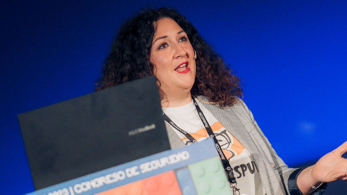 CSOspain's tweet photo. @_arantxas, presidenta de @rootedcon uno de los mayores eventos de #ciberseguridad en España, analiza cómo las mujeres están contribuyendo al sector de la #seguridadTI y destaca la importancia de fomentar la diversidad de género en la industria #8M #8M2024 https://t.co/bDfd87lxRR https://t.co/VfOJQyqPCj