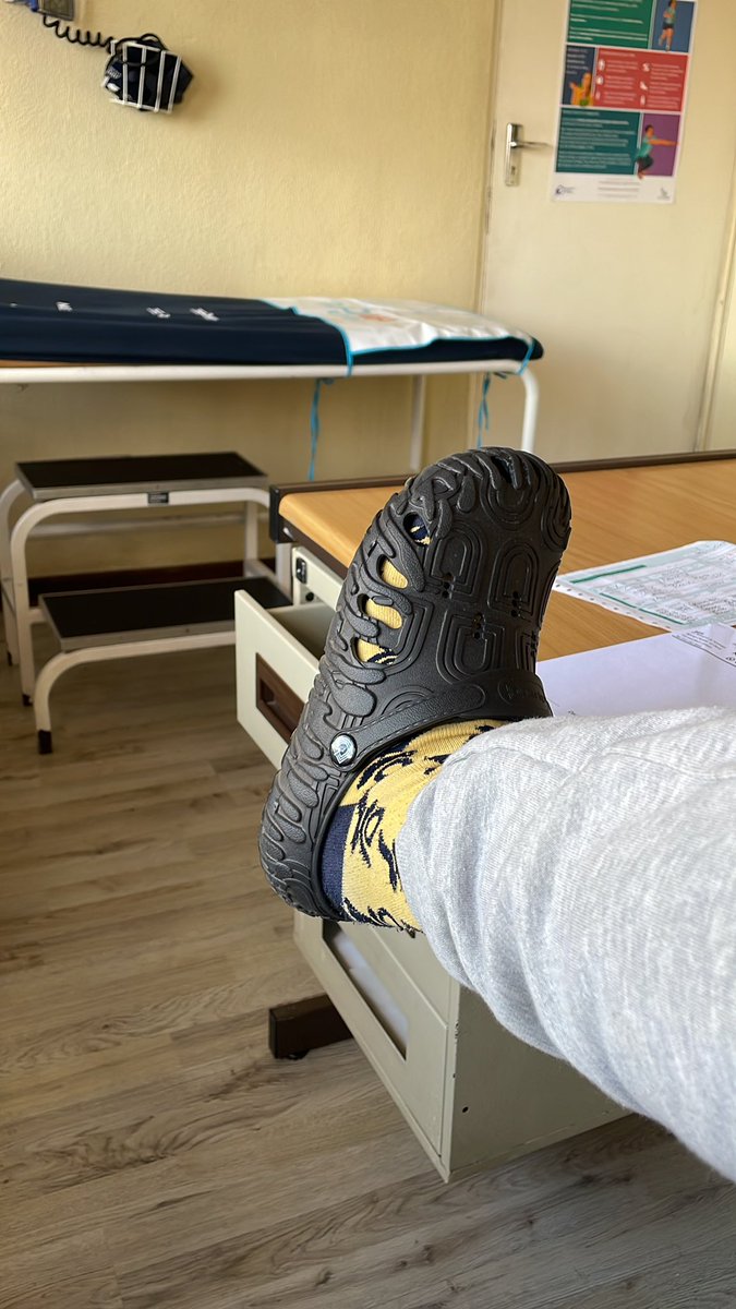 But these are very comfy. I see patients the whole day with no arch pain. Broh how about another pair since I just approved as a Podiatrist @LekauSehoana @DripSportif