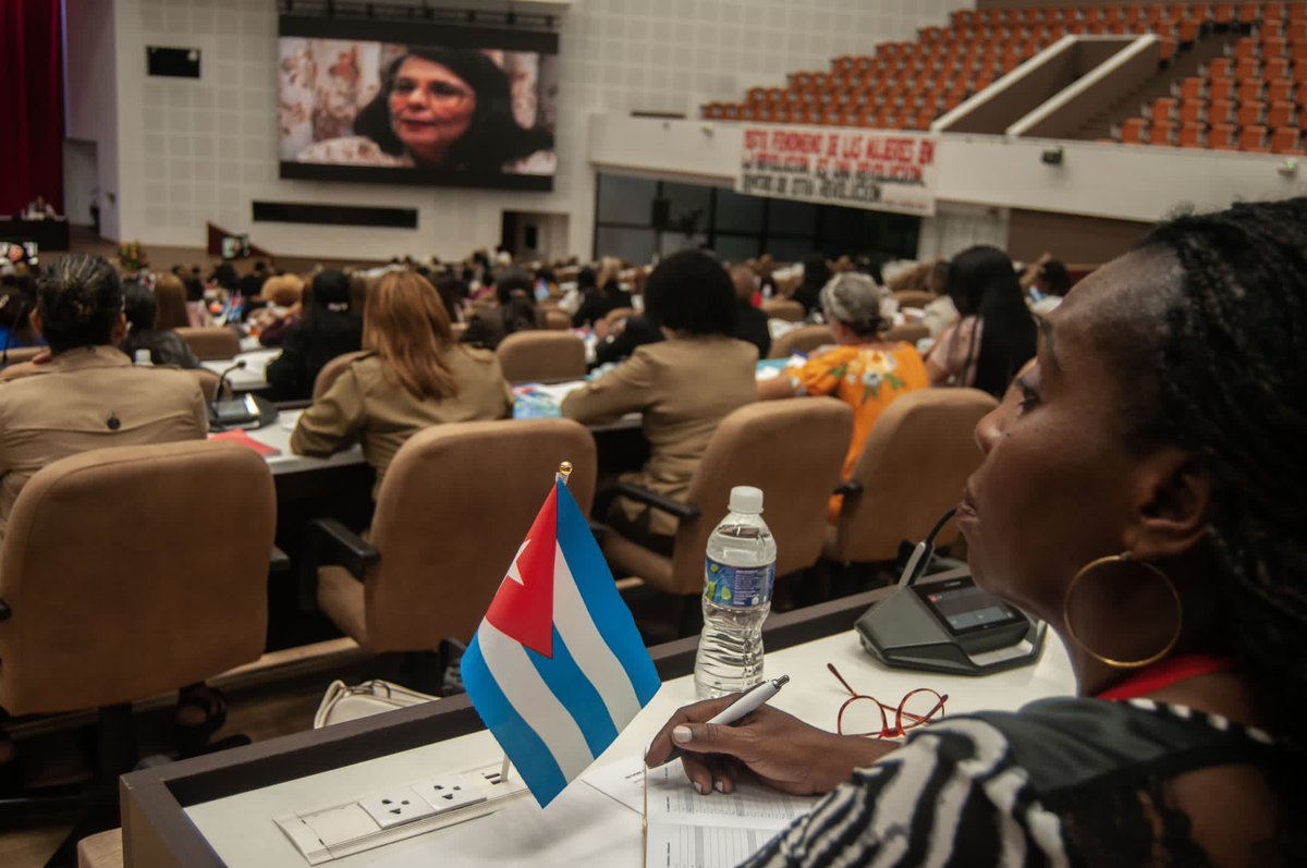 DrRobertoMOjeda's tweet photo. A las hacedores de imposibles, a las que magistralmente combinan ternura con firmeza y coraje. A las mujeres cubanas, imprescindibles en la Revolución, llegue nuestra felicitación. #Cuba #MujeresEnRevolucion https://t.co/nsypmsQqC8
