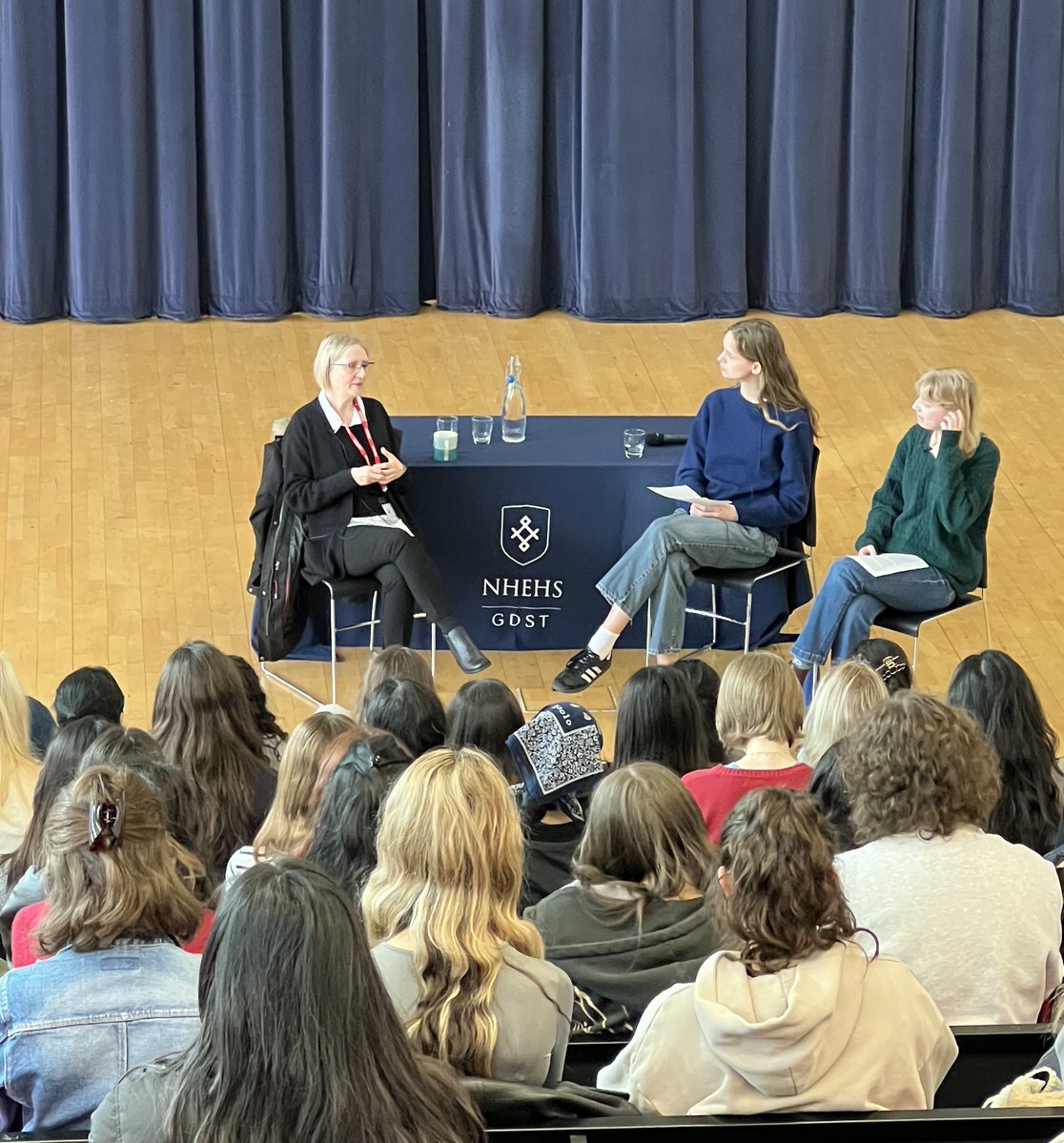 nhehs's tweet image. Our NHEHS Book Week finished on a brilliant high this morning! Huge thanks to bestselling crime author @JaniceHallett for fantastic talk and Q&amp;amp;A led by two of our Y12 English Reps Iris and Lauren. #WorldBookDay #BookWeek