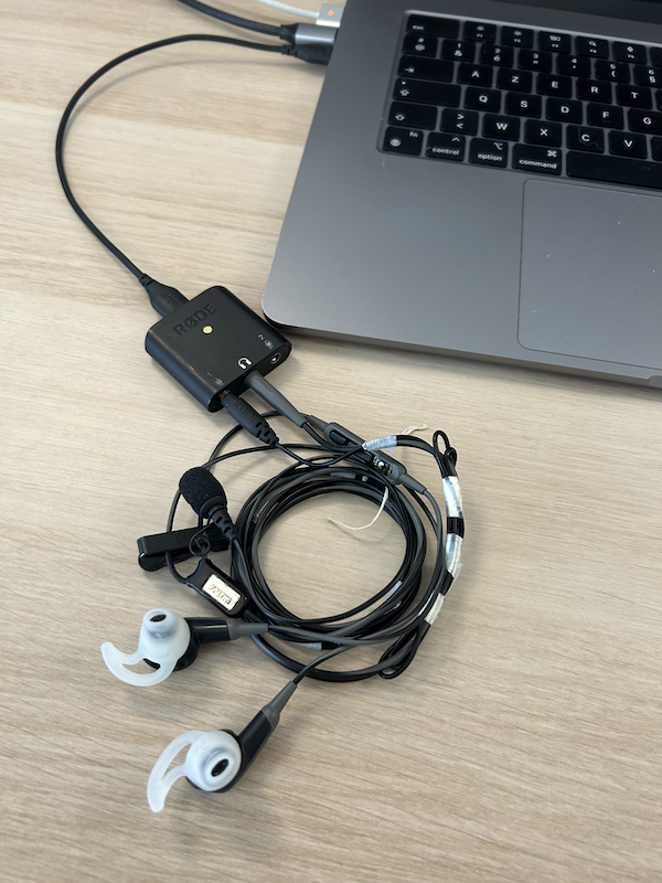 sylr's tweet photo. Basically, I want an improved two-piece version of this. So I can move around and still be able to speak/listen. https://t.co/Mo6vji9hVv