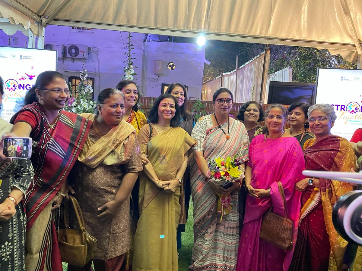 SunitaBainsla's tweet photo. महिला दिवस की ऊर्जा शिव और शक्ति  के आँगन मे बह रही है.आप सभी को पोराणिकता और आधुनिकता  के इस अद्भुत संगम की हार्दिक शुभकामनाये.

( फोटो : माननीय श्रीमती स्मृति ईरानी जी , केंद्रीय बाल एवं महिला विकास मंत्री एवम् महिला अधिकारी गण।  महिला सशक्तिकरण कार्यक्रम मार्च 2023, दिल्ली)। https://t.co/5rA73VTXmx
