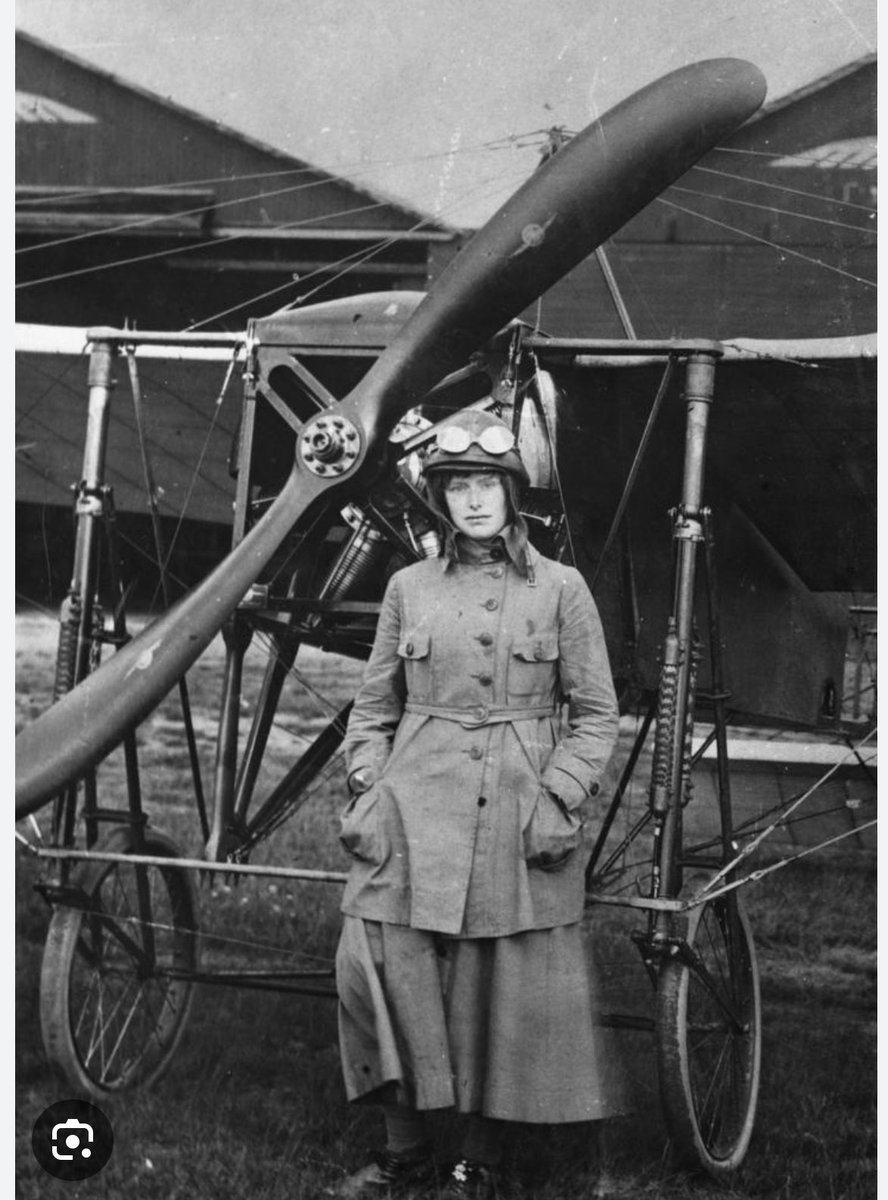 Magdalena Andersson, som Sveriges första kvinnliga flygare. ”Jag gjorde det för mitt Sverige” var hennes första kommentar efter flygturen.