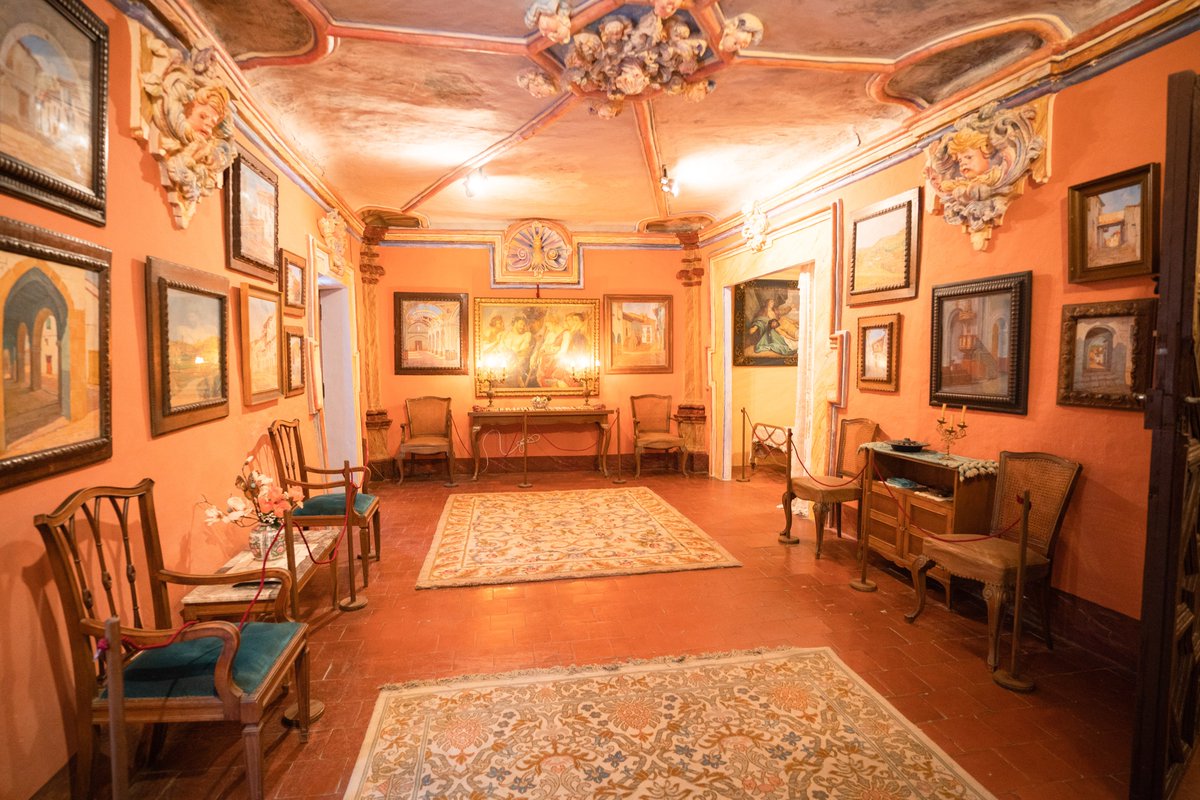 Hui és #8demarç, #DiadelaDona, i reconeixem el valor de 2 dones de #Benassal, que són Teresita Pascual i Maite Miralles, artistes amb visions i estils ben diferents, però que han enriquit el patrimoni del poble amb el seu art.
Podreu descobrir-ho a la #CasaMuseuTeresitaPascual.