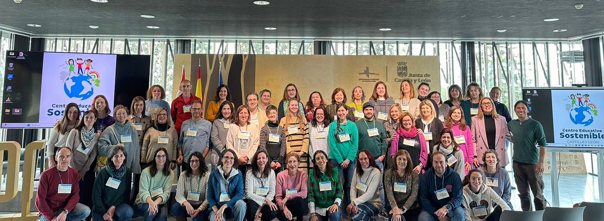 oficinaverde's tweet photo. Ayer participamos en la Jornada del Programa MOAI: Apoyo y seguimiento de centros educativos con #SelloAmbiental, coordinado por la @jcyl, en la que la técnico Mar Marcos impartió una conferencia sobre #Educomunicación. Gracias a Carmelo Alonso y @pablolabajos_ma por promoverlo. https://t.co/Hzzl5nnnde