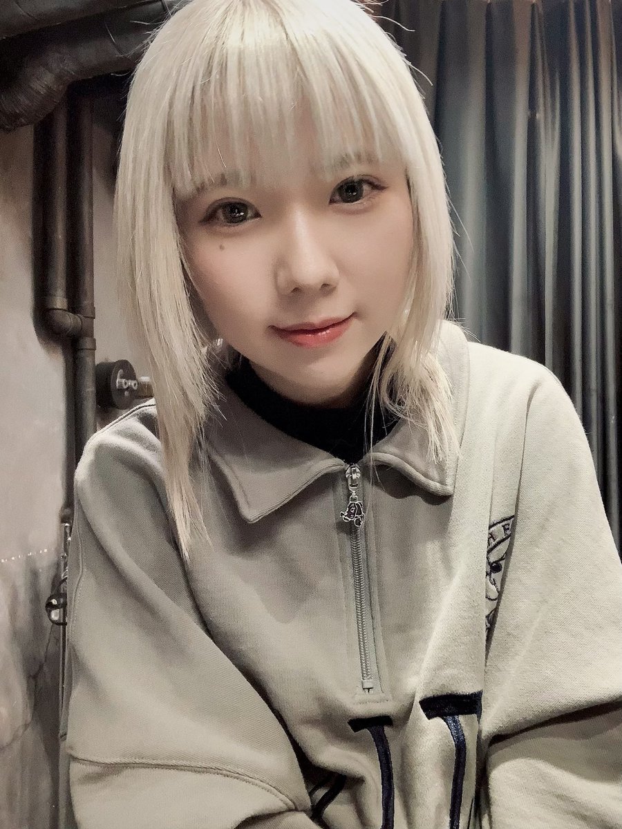 ロクヘアさん本当にたくさんお世話になりました😢さみしい
<a href="/69HF_tokyo/">ROCK HAiR FACTORY【ロクヘア】 【渋谷 美容室】</a> <a href="/Yuki69stylist1/">ゆうき</a> 

明日のわたしはライブがんばります