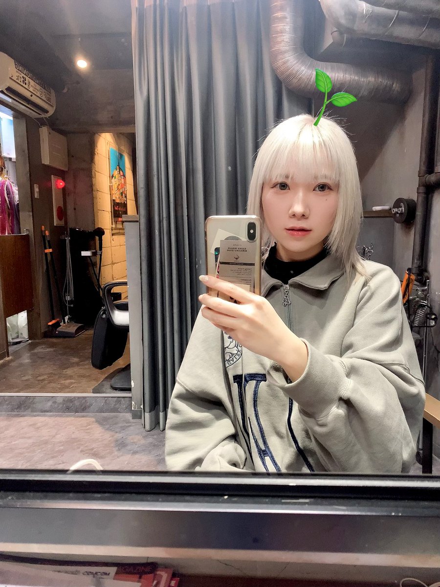 codeofzeroC's tweet photo. ロクヘアさん本当にたくさんお世話になりました😢さみしい
@69HF_tokyo @Yuki69stylist1 

明日のわたしはライブがんばります https://t.co/VB2Wg6agli