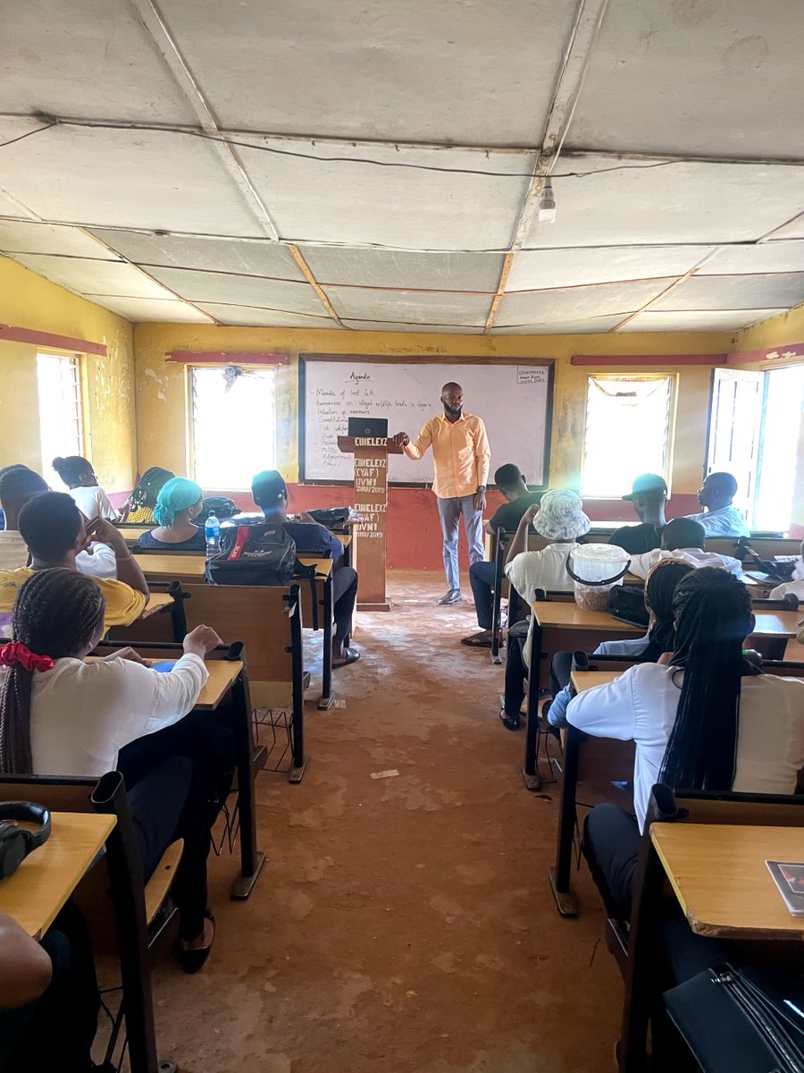Chop_Safe's tweet photo. AMBASSADORS FRIDAY 

Name: Okeke Valentine 
Location: IVSA University of Nigeria, Nsukka

Country people!

Anthrax come, Marburg follow, Lassa fever join...all of them na from wild animal, no be so? 

So why you still wan chop bushmeat? https://t.co/fzVHaHc5Lv
