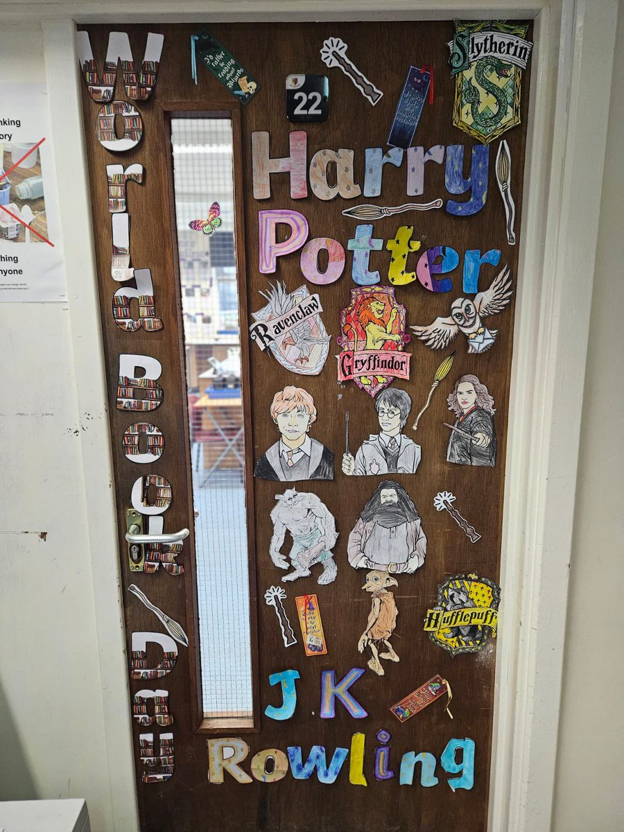 Well done to all the WBD entries 🥇1st prize 9S The Gruffalo 🥈2nd Prize 9M Gareth Ellis Autobiography 🥉3rd prize 9W Captain Underpants & 8W Harry Potter