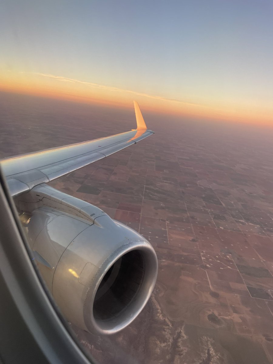 Let’s get ready for the weekend. #wingfriday #avgeek