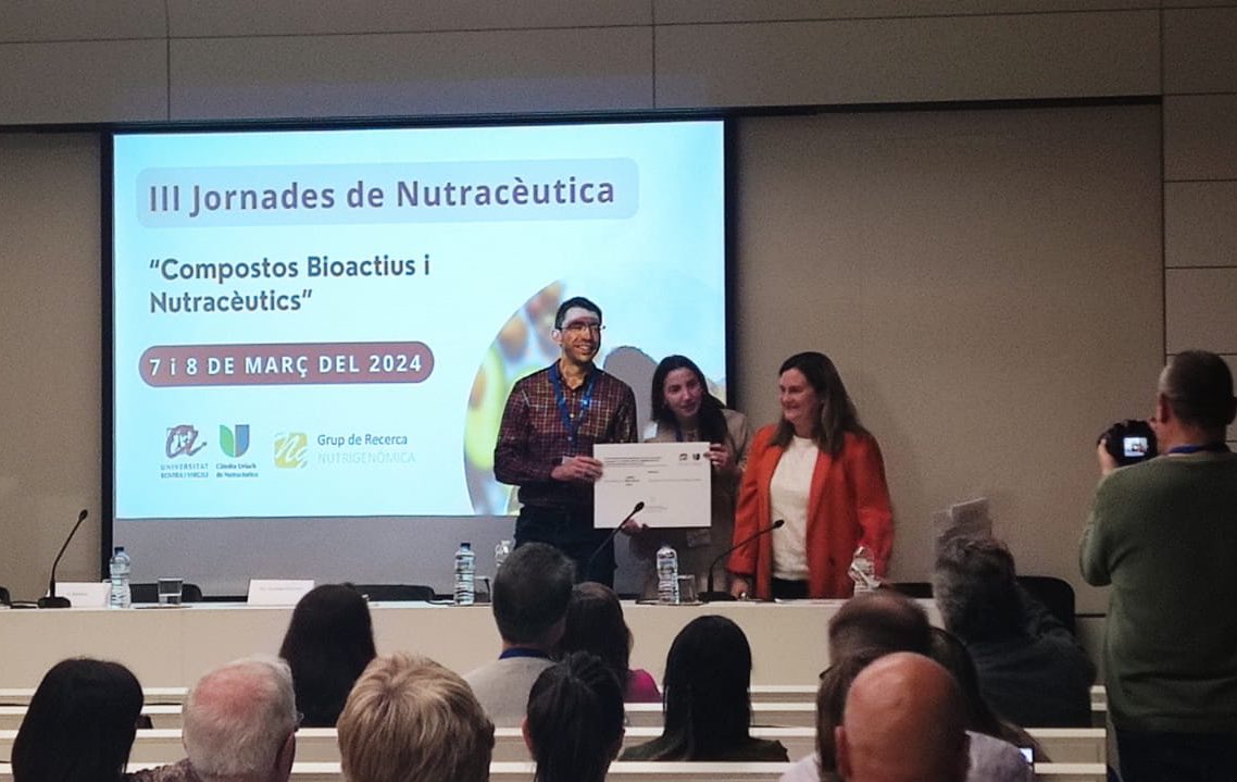 ‼️Very proud to announce that our group member Laura Panisello won the best poster award in the “III Jornadas de Nutracéutica”🎉 

Congrats!!!🥳👏 

@bioquimicaURV @TecnATox @cienciaURV @universitatURV @URVmedicina @IISPereVirgili