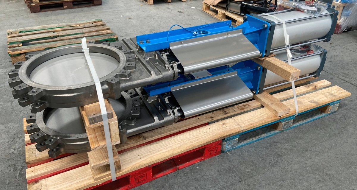 Delivering today 2x T200 bidirectional #knifegatevalves according customer´s requirements. DN500 (20"). D/A ISO Metalwork pneumatic actuator. Equipped with ifm inductive switches &amp; solenoid valve.

Body: AISI316 (CF8M)
Gate: AISI316L (1.4404)
Seat: Viton
Rating: PN4
Flanges: PN10