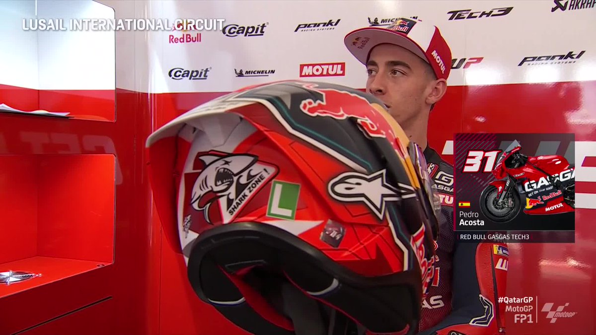 MotoGP's tweet image. 😂 @37_pedroacosta has a learner plate on the back of his helmet 

#QatarGP 🇶🇦