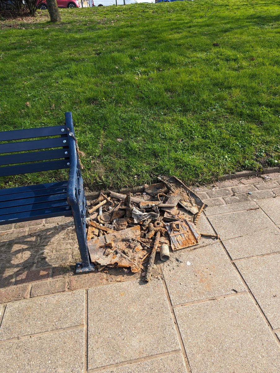 al0Vera's tweet photo. @maidstonebc the rubbish left by people magnet fishing is getting out of hand along the River Medway. Why can't people dispose of the rubbish they find rather than leave it for someone else? #Rivermedway #maidstone https://t.co/xv777qDMCX