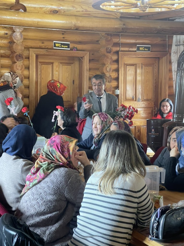 CHP_Kibrisck's tweet photo. Kadın mücadelecidir, kadın her zaman inanandır, kadın zulme dur diyebilendir, kadın başarının anahtarıdır.
Büt��n Kadınların 8 Mart Dünya Kadınlar Günü kutlu olsun.💐 https://t.co/lZDaMZNTGy