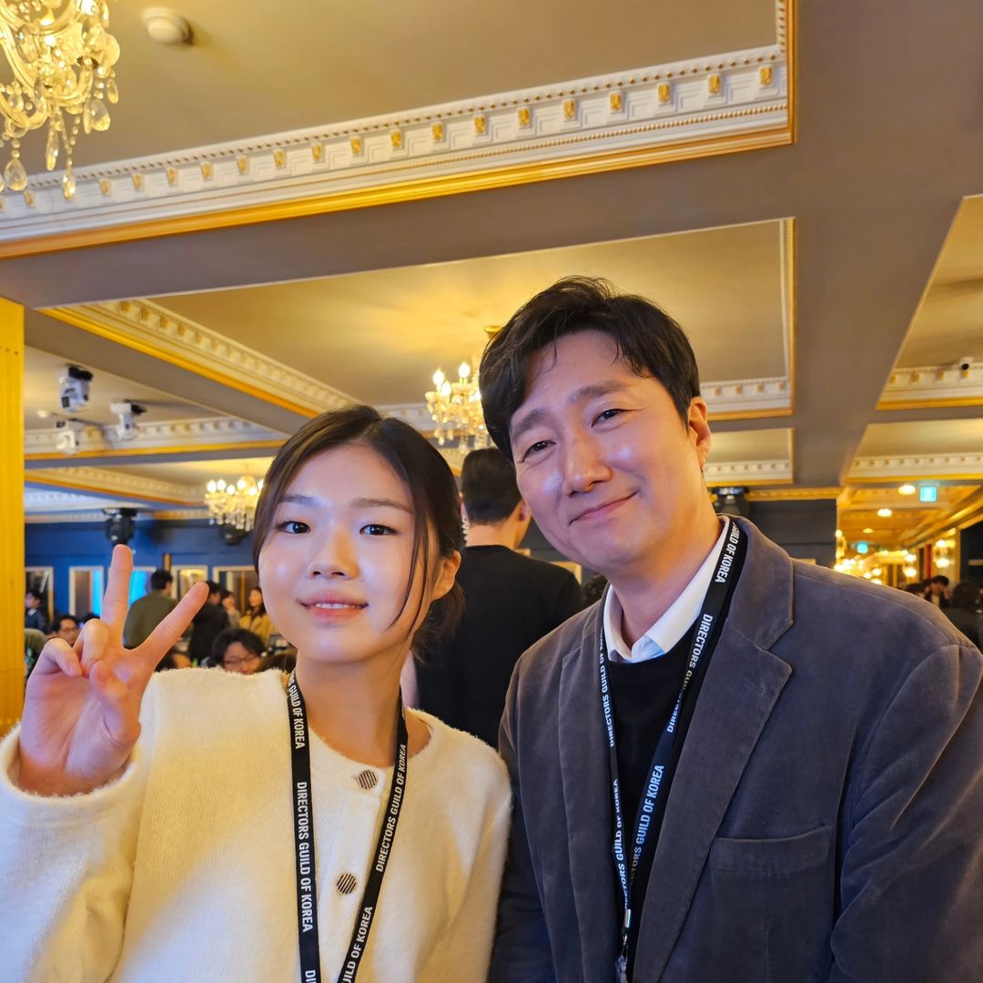 wave_ey's tweet photo. 신예서 배우님이 올려준 셀카! 케이크 위에 레터링도 직접 했나봄 ㅋㅋㅋㅋ https://t.co/ujUZKu7UZV