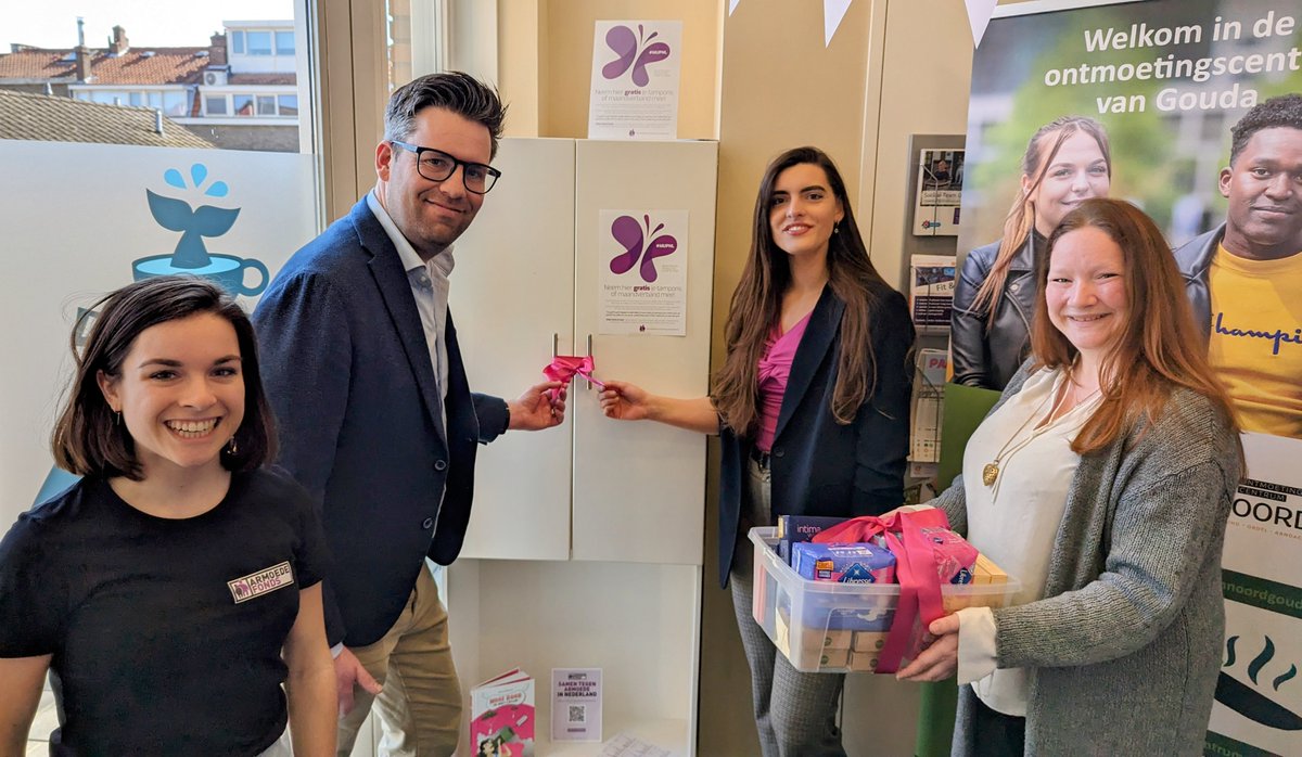Vandaag hebben we samen met Stichting Armoedefonds het 2000e menstruatieproducten uitgiftepunt van Nederland geopend in Ontmoetingscentrum De Walvis. Bij de uitgiftepunten worden maandverband en tampons gratis aangeboden aan mensen die het financieel moeilijk hebben.