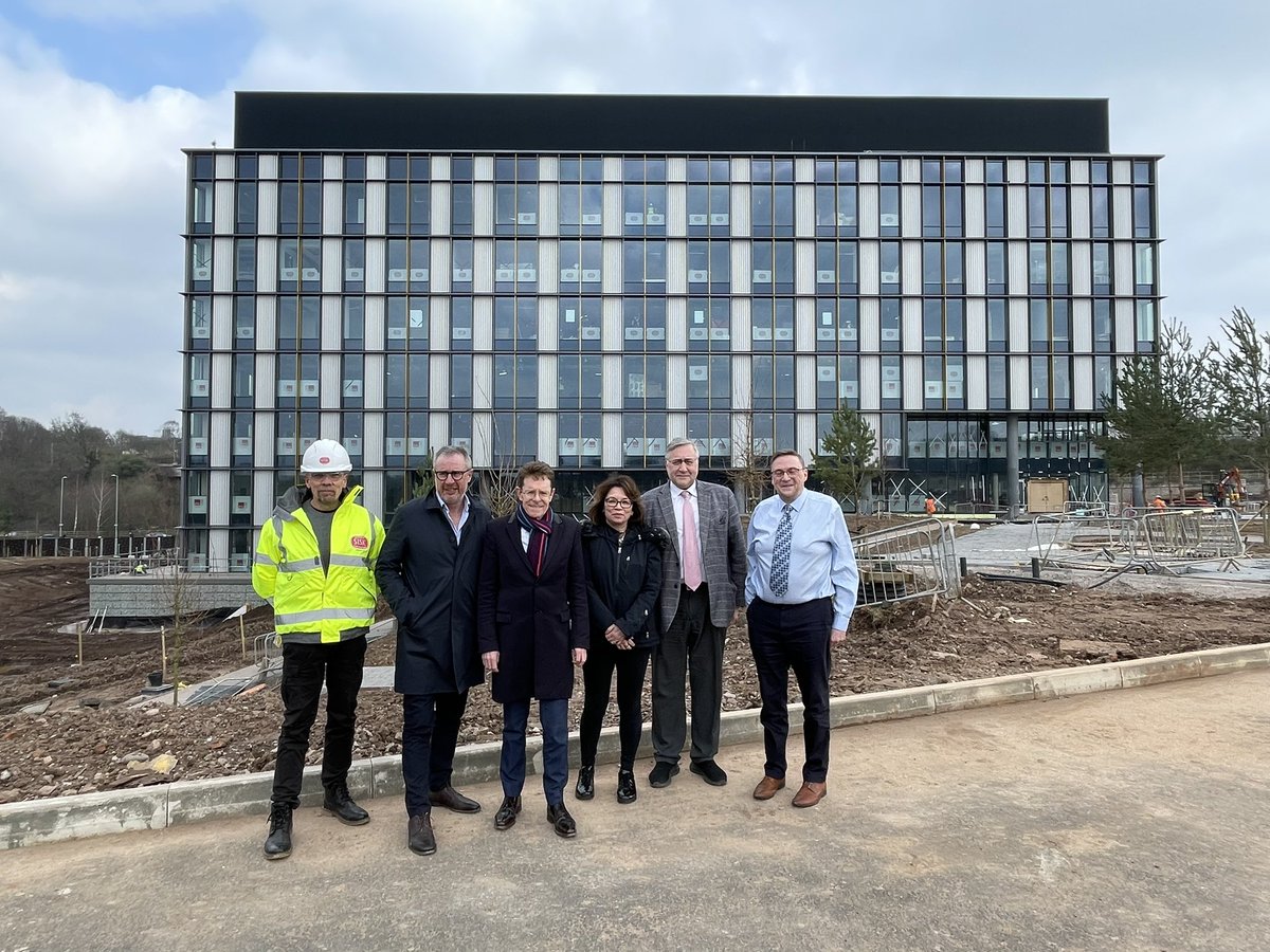 Great to have @andy4wm at Birmingham Health Innovation Campus today for a progress update and to discuss the impact PHTA and BHIC will have on the life sciences sector and our region… 👩‍🔬 10,000 jobs 💉 Life-changing treatments, diagnostics and devices 📈 £400m GVA Coming 🔜!