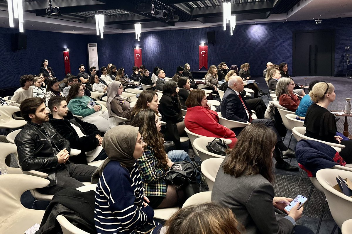 Bugün #DünyaKadınlarGünü kapsamında “Demokraside Öncü Kadınlar” etkinliğinde, toplumsal cinsiyet eşitliğine yatırımı konuşmak üzere kadın büyükelçiler ve BM temsilcileri ile @ted_uni’nde bir araya geldik. #EşitligeYatirim