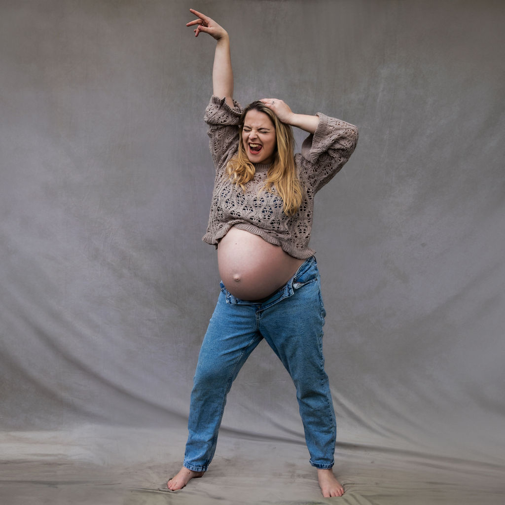 A new report from @PiPACampaign highlights the experiences, challenges & barriers faced by women in dance during pregnancy & as parents. 🤰 #IWD 75% of mothers returned to work within 6 months after giving birth, risking exhaustion & injury. Full story: onedanceuk.org/news/urgent-ca…