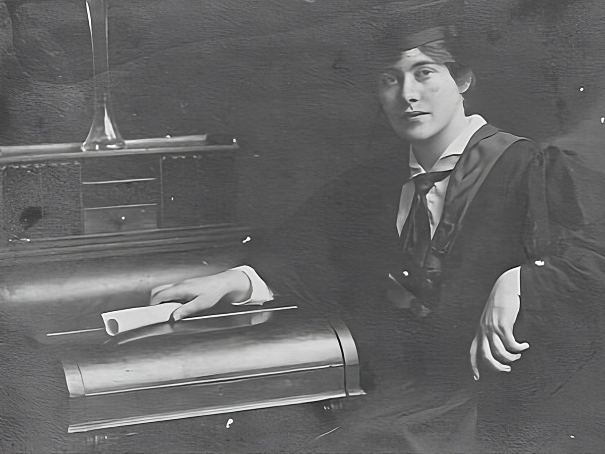 👏 To celebrate #IWD2024, we added @UCDMedicine alumna Dr Mary J Farrell to our growing timeline of trailblazers. Mary graduated first in her class in 1916 and dedicated her life to helping others, in particular the poor and marginalised in society. ➡️ ucd.ie/alumni/interna…