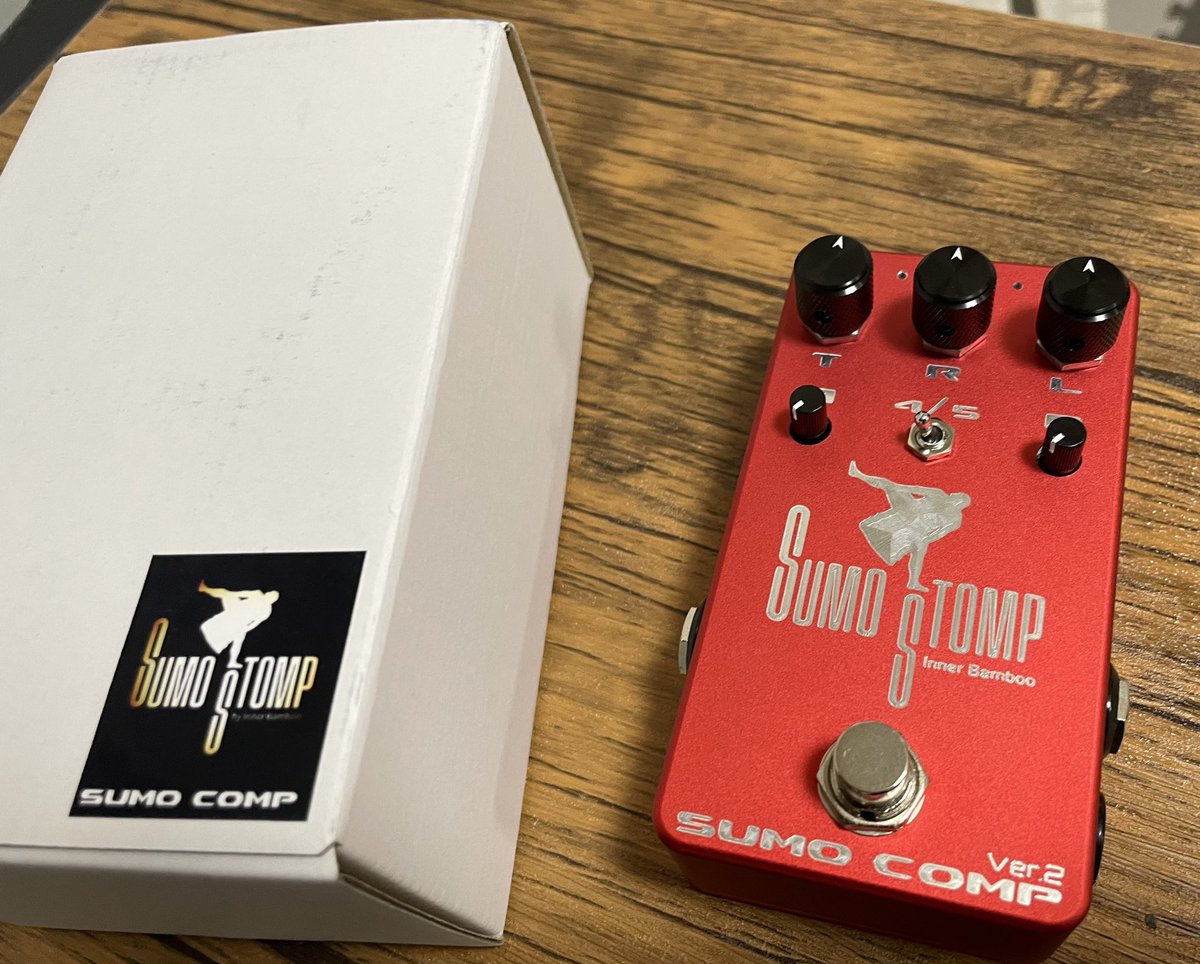 t_go_bassdan's tweet photo. my new gear...
SUMO STOMP SUMO COMP ver.2
店舗で試して、めっちゃ良かったので即購入!
全体的に中低音がグッと上がる感じ。しかもナチュラルなコンプ感で心地よく、使いやすいのがいい〜!
何より4弦と5弦で切替えが出来るのが嬉しい…!
カラーリングも最高!
#sumocomp https://t.co/bZ6nKGIZRl