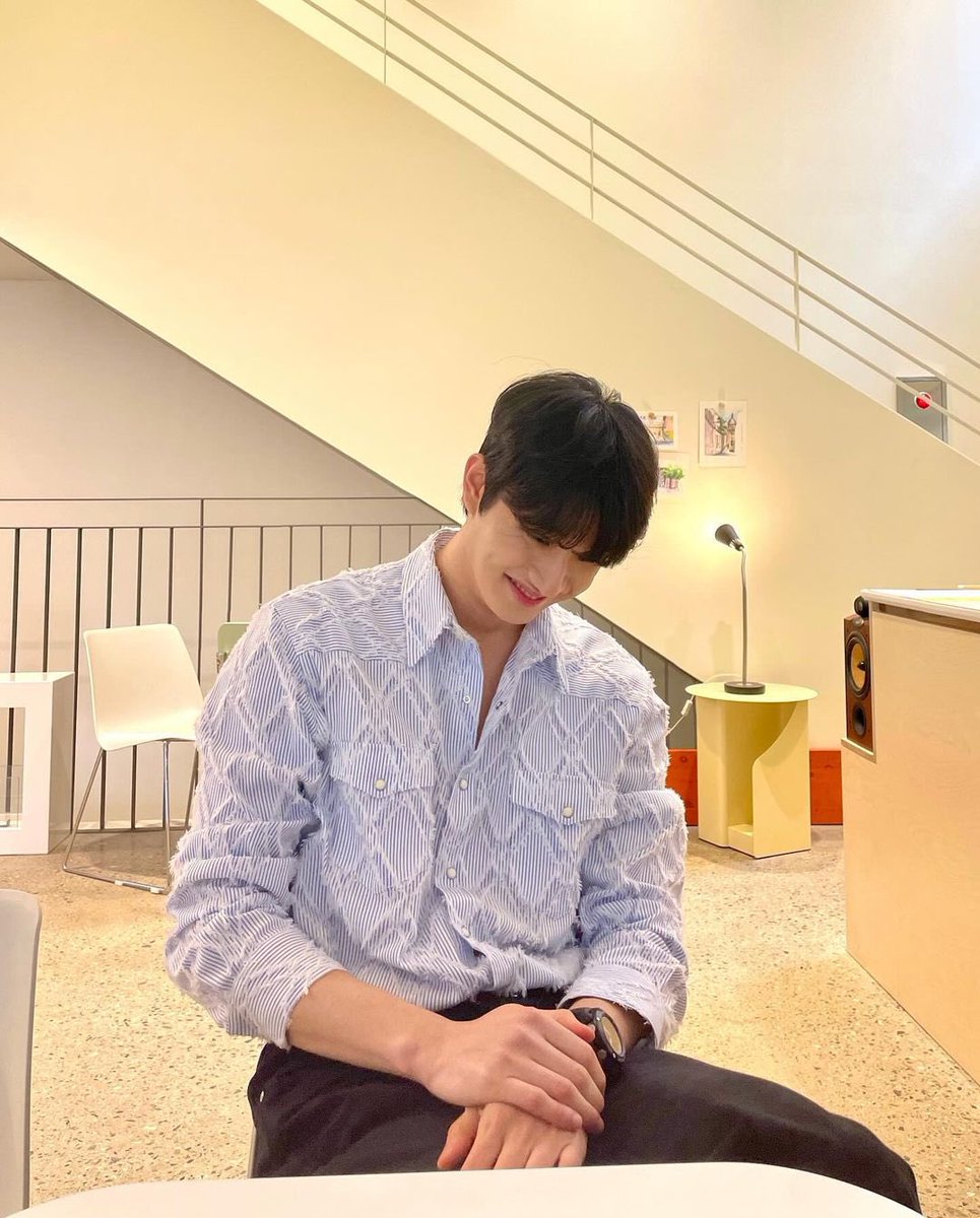 Seated in this chic café, I don my crisp, striped shirt, wrist adorned by a sleek watch. The café’s modern interior bathes me in light, casting a warm glow on my endeavors.