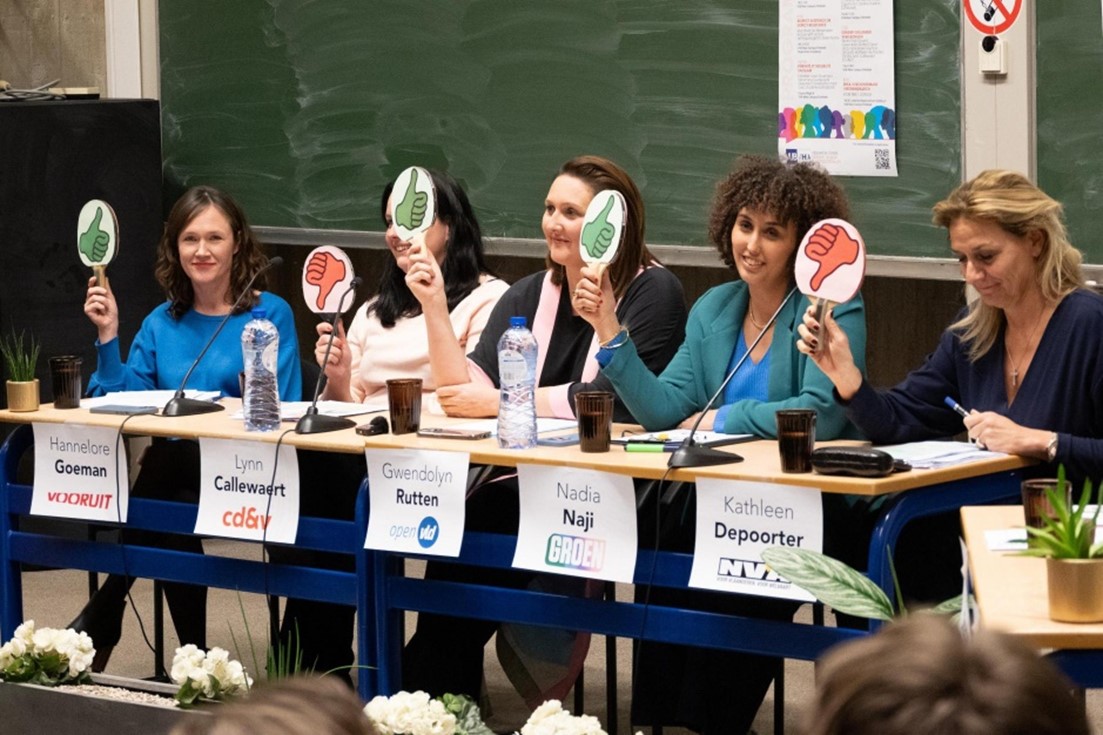 👏 Kudos to all for an incredible 'Gender Equality Elections' debate! Massive shoutout to the organising team ! 

👏👏 Special thanks to our attentive audience and moderators <a href="/DaveSinardet/">Dave Sinardet</a> &amp; <a href="/karenceliscelis/">Karen Celis</a>. And a big thank you to all participants as well!