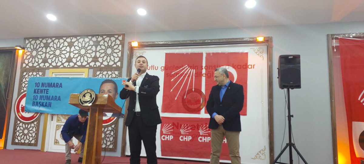Balıkesir'de CHP'li Ahmet Akın, 2019’da “yarım kalan” adaylığını belediye başkanlığıyla tamamlayabilecek mi? bbc.in/4c6hTGE @aysesayin'ın Balıkesir'den izlenimleri: