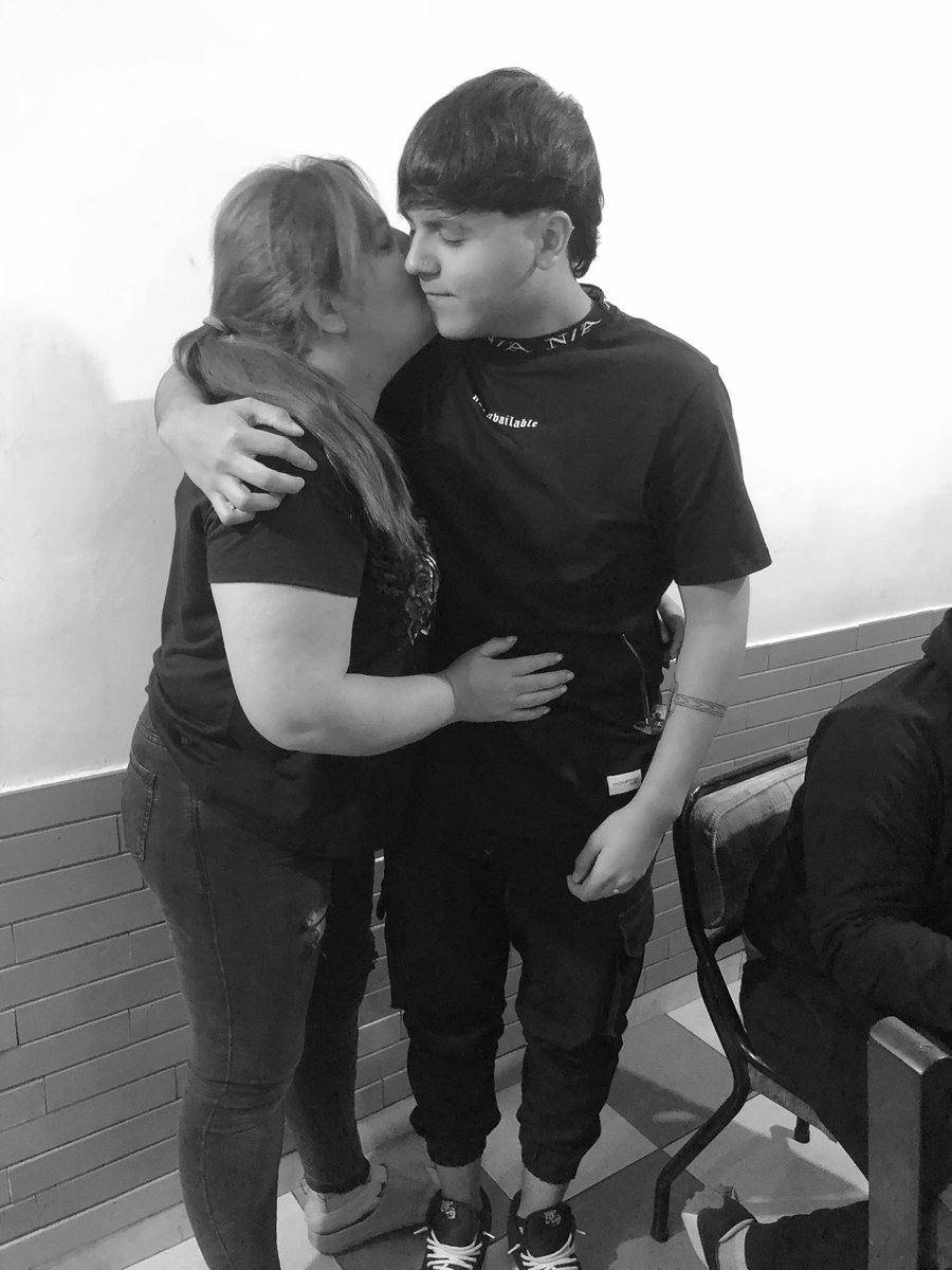 la única mujer que amo. feliz día mamá ❤️