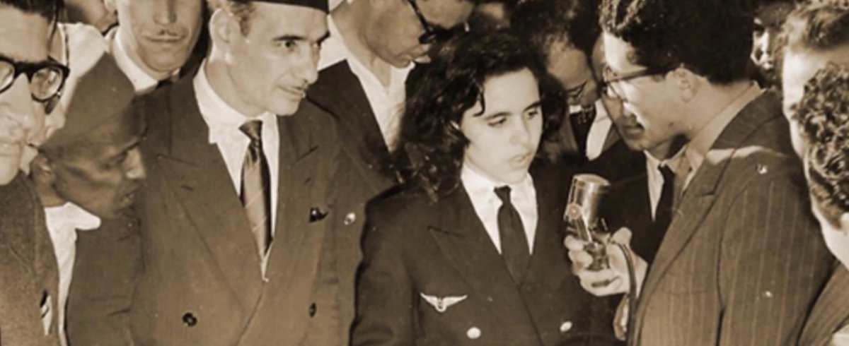 En cette #JourneeDesDroitsDesFemmes, nous voulons rendre hommage à Touria Chaoui, pionnière de l'aviation dans le monde arabe et aviatrice la plus jeune du monde en 1951 à seulement 16 ans. Découvrez son parcours, symbole d’émancipation : aviation-sans-frontieres.org/artistes-solid…