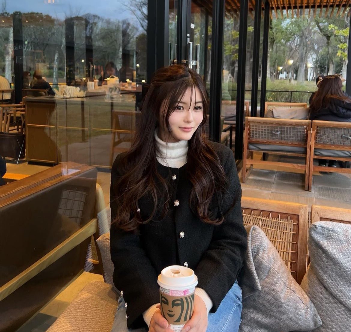 .

17歳になりました♡

いつも応援して下さるファンの皆様
沢山のお祝いメッセージ
ありがとうございました🥹💕

17歳も頑張ります✊✨

#誕生日 #田仲埜愛 #seventeen