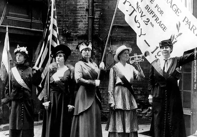 Heute ist Internationaler #Frauentag. Auch die @goetheuni feiert die Beiträge, die Frauen seit dem ersten #Weltfrauentag im Jahr 1911 geleistet haben, jeden Tag leisten und weiter leisten werden. aktuelles.uni-frankfurt.de/gesellschaft/8… (Foto: Shutterstock/Everett Collection)