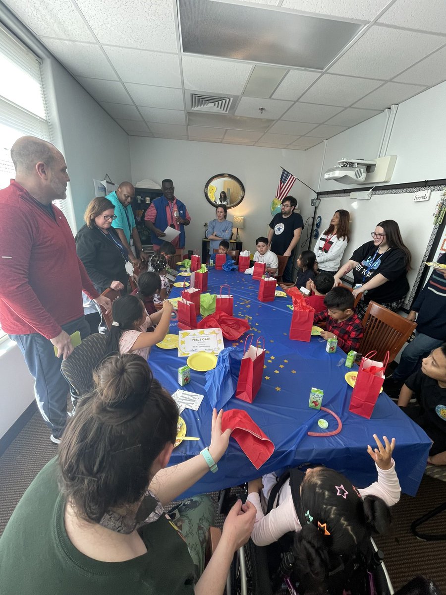 Sonyateacher97's tweet photo. Yes, I Can Awards Ceremony at Lake Forest ES #FultonCoSchools #LFLions #exceptionalchildren 
Celebrating our exceptional students!!!! What a great party. https://t.co/aWTvfrH5fN