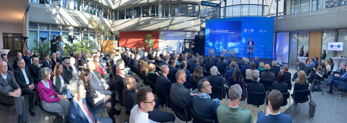 OlischlV's tweet photo. Volles Haus in der ⁦@BLM_Bayern⁩ 40 Jahre Privater Rundfunk https://t.co/rm2jNweH4Z