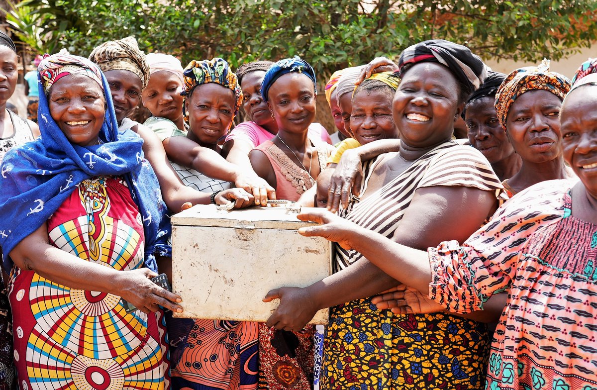 This International Women's Day, we celebrate the incredible work @Christian Aid🇸🇱 is doing in empowering women to reach their full potential. 
Click the link below &amp; learn more about the work we do @CASL.

fb.watch/qGNGyq3YYW/

#IWD #ChristianAidSierraLeone #StandingTogether