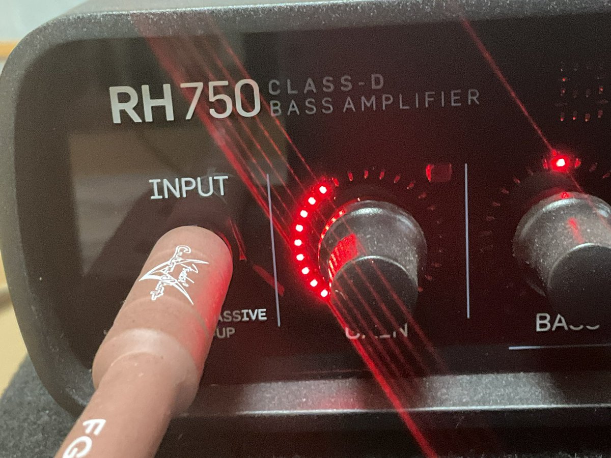 KTM819O4's tweet photo. #Roland #ハイハットペダル #電子ドラム #FD8 #tcerectronic #RH750 #MarkBass 
ハイハットペダルが来て嬉しい！(´∀｀*)／
電子ドラムはベース用アンプにつないでいます https://t.co/4EKYNEbQcE