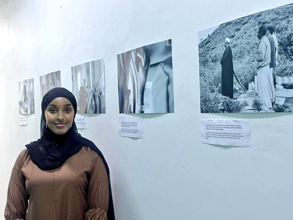rahma_cosmic's tweet photo. It was surreal seeing my work displayed for the first time at the fankeenna exhibition. Grateful for the support along with fellow photographers and all those who came to appreciate our visual storytelling journey. #exhibitiondebutvisualstorytelling https://t.co/rTcoiE7JTz