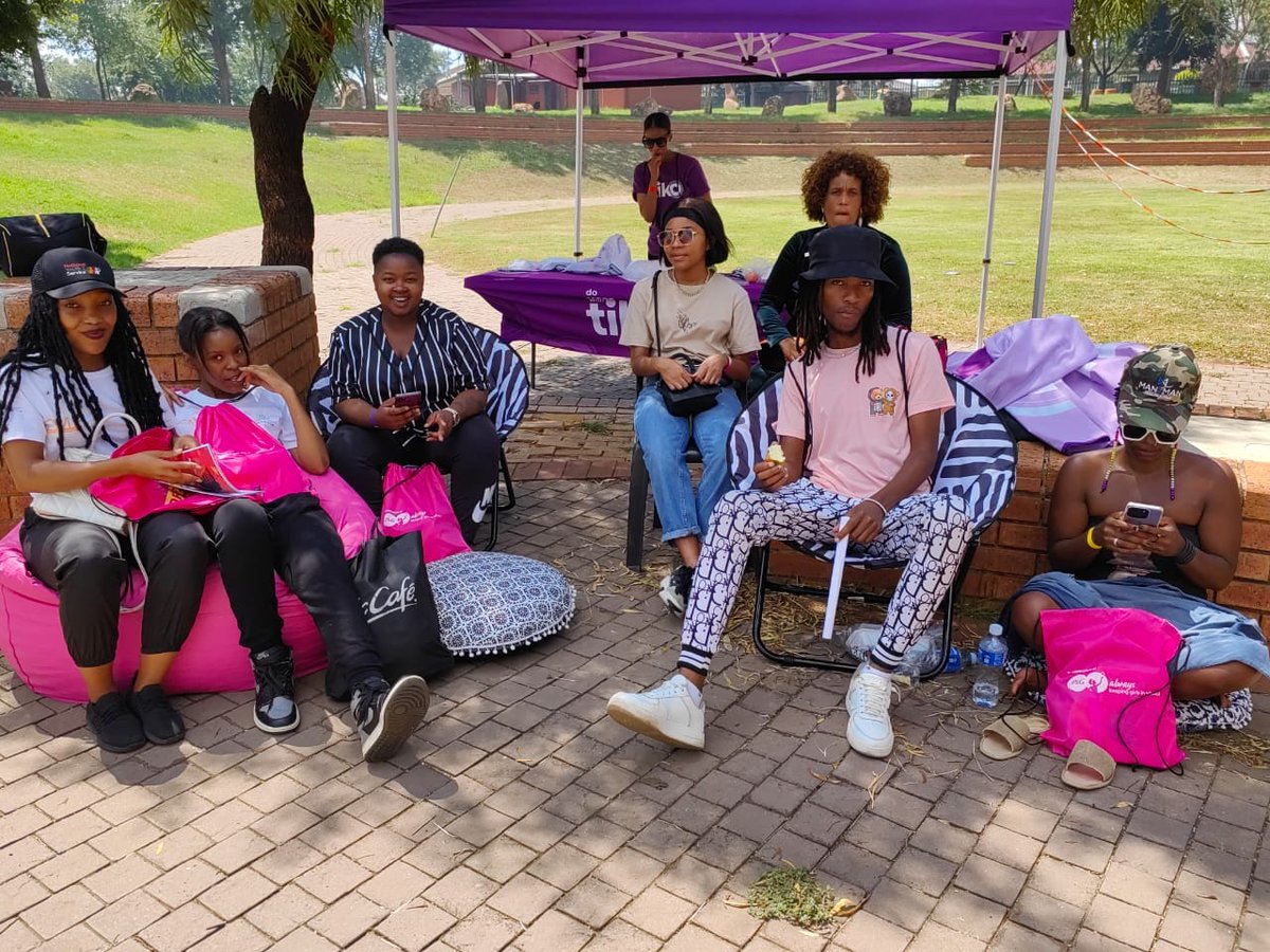 City_Ekurhuleni's tweet photo. The City of #Ekurhuleni in partnership with Sister Love (SLiSA) hosted a Healthy Love picnic at #Spruitview Multipurpose Centre in Spruitview on to create a stress-free environment for the youth to interact with healthcare workers on mental health issues, and sexual relations... https://t.co/OOcs0EhkMR