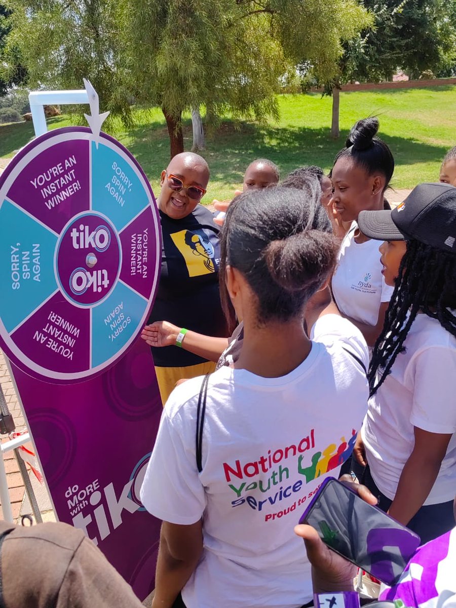 City_Ekurhuleni's tweet photo. The City of #Ekurhuleni in partnership with Sister Love (SLiSA) hosted a Healthy Love picnic at #Spruitview Multipurpose Centre in Spruitview on to create a stress-free environment for the youth to interact with healthcare workers on mental health issues, and sexual relations... https://t.co/OOcs0EhkMR