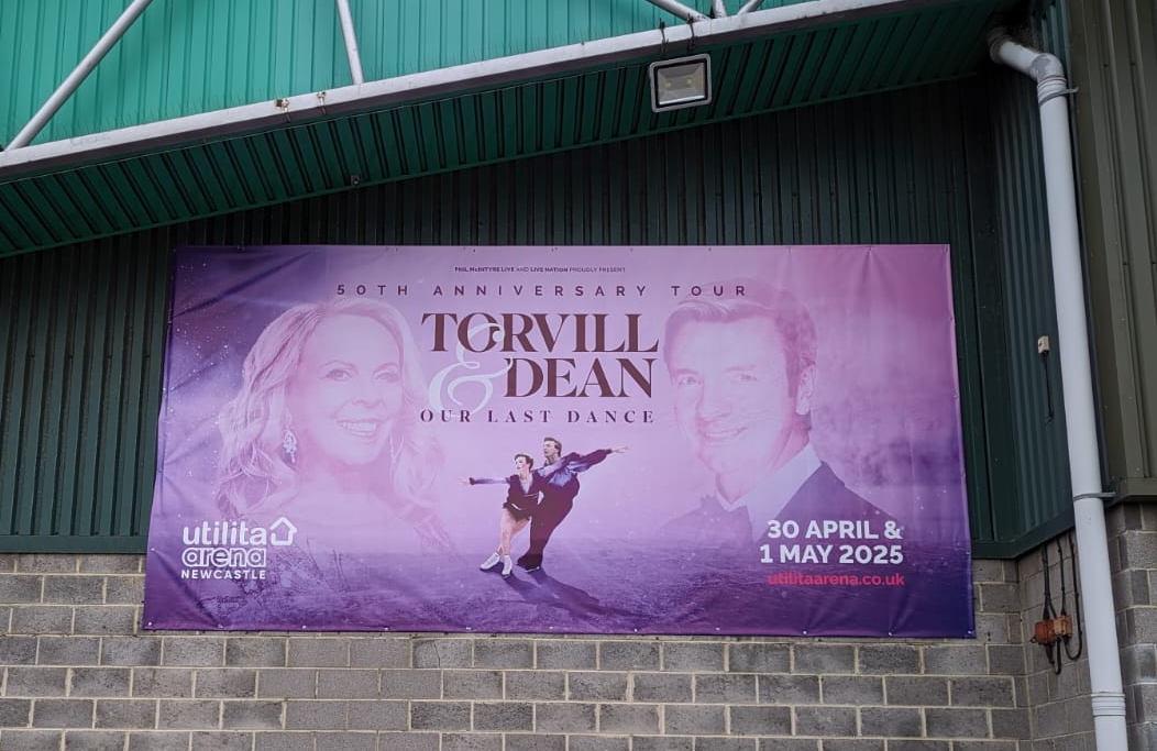 AdsGoods's tweet image. Another expert installation completed for our super client @ArenaNewcastle For #pvcbanners #meshbanners #buildingwraps and all things #print our prices are very hard to beat. For help with #advertising #creativedesign #promotionalmerchandise email us here- media@adsdirect.org.uk