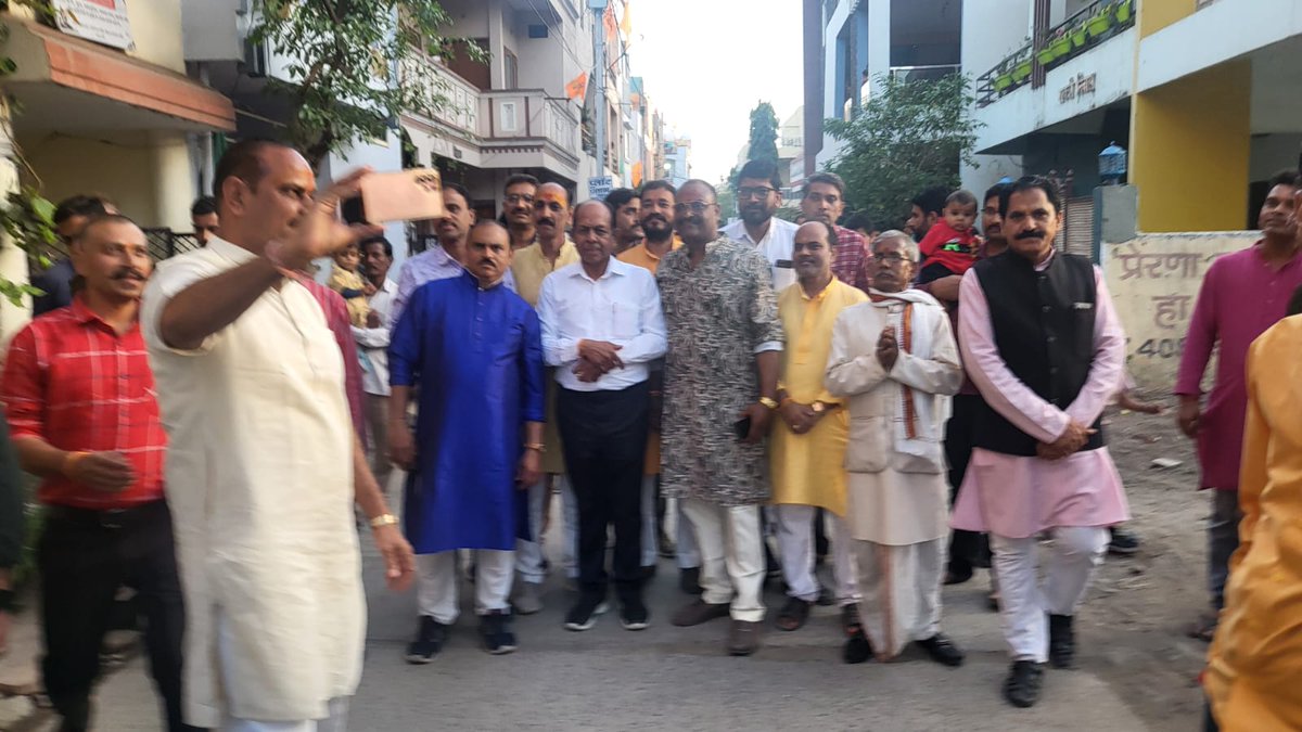 iMadhuVerma's tweet photo. ॐ नमः शिवाय 🚩

आज महाशिवरात्रि के पावन अवसर पर राऊ नगर परिषद के साईं विहार में 'शिव पालकी यात्रा' में उपस्थित होकर भगवान के दर्शन का लाभ लिया।

पालकी यात्रा में पधारे समस्त श्रद्धालुजन को महाशिवरात्रि पर्व की अनंत कोटि शुभकामनाएं। https://t.co/Ane09GDT0c