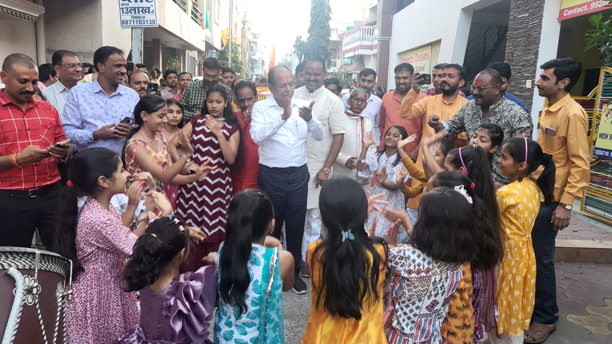 iMadhuVerma's tweet photo. ॐ नमः शिवाय 🚩

आज महाशिवरात्रि के पावन अवसर पर राऊ नगर परिषद के साईं विहार में 'शिव पालकी यात्रा' में उपस्थित होकर भगवान के दर्शन का लाभ लिया।

पालकी यात्रा में पधारे समस्त श्रद्धालुजन को महाशिवरात्रि पर्व की अनंत कोटि शुभकामनाएं। https://t.co/Ane09GDT0c