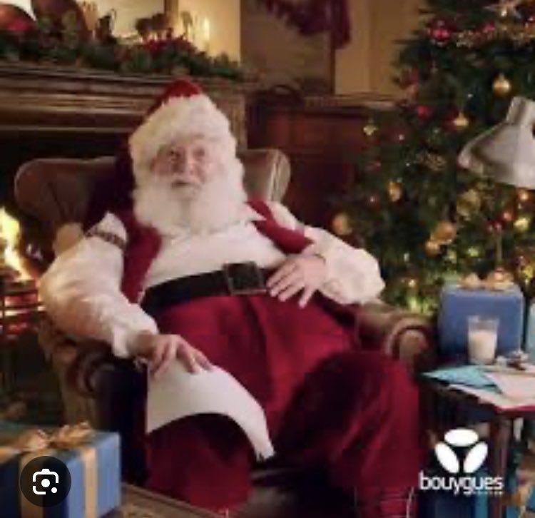 On dirait les vidéos de Bouygues avec le Père Noël. « Bonjour Vincent, t’es parents m’ont dit que tu as été très sage cette année ? Que tu as bien travaillé ? Félicitations ! »