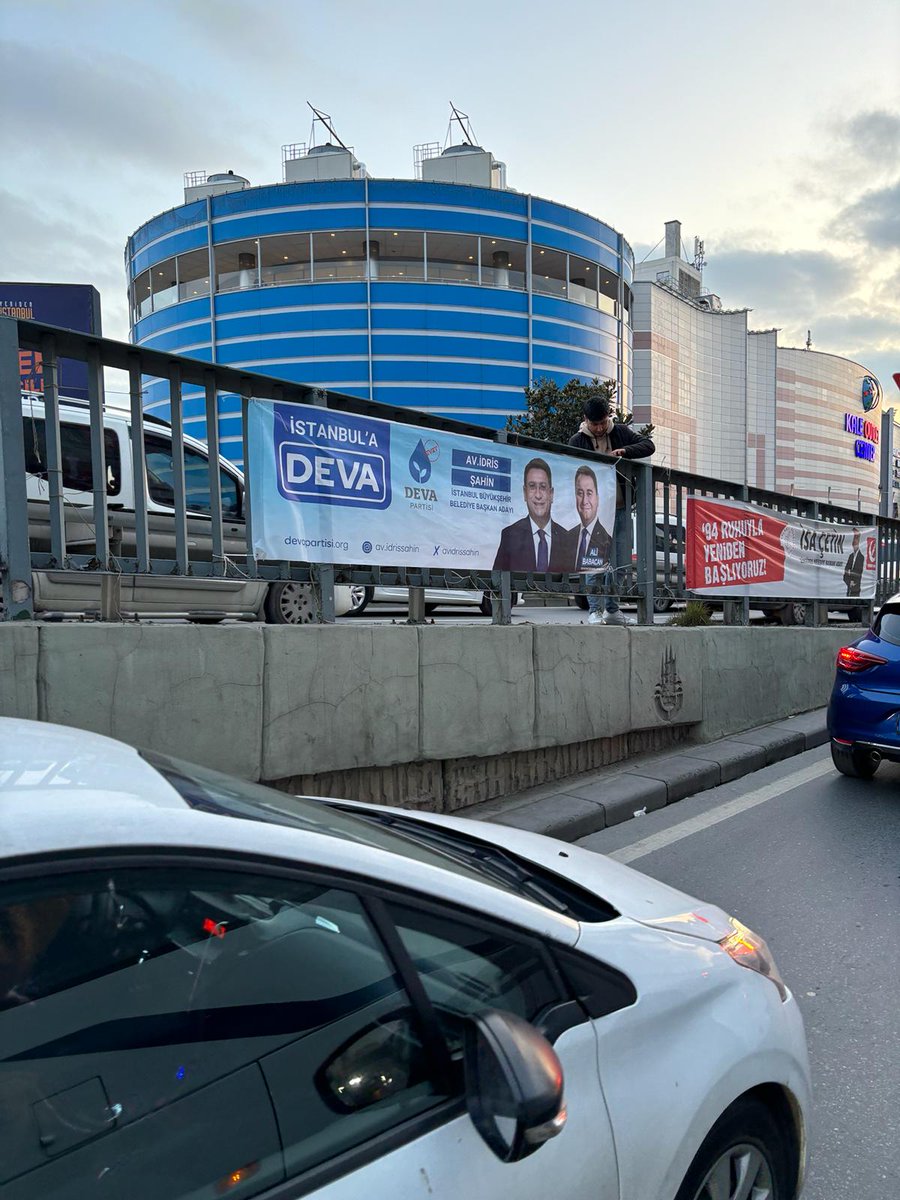 istanbuldadeva's tweet photo. Deva pankartları İstanbul'un her yerinde💧🌱

Güngören İlçe teşkilatımıza emeklerinden dolayı teşekkür ederiz.

#PankartımaDokunma
#AlemBuysaDevaSensin

@alibabacan @avidrissahin @A_HakanAgaoglu https://t.co/FTA2VRJU5e
