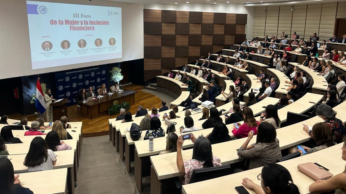 BCP_PY's tweet photo. Iniciamos la tercera edición del Foro #MujerYLaInclusiónFinanciera en el Aula Magna del @InstitutoBCP https://t.co/SsFpJIki19