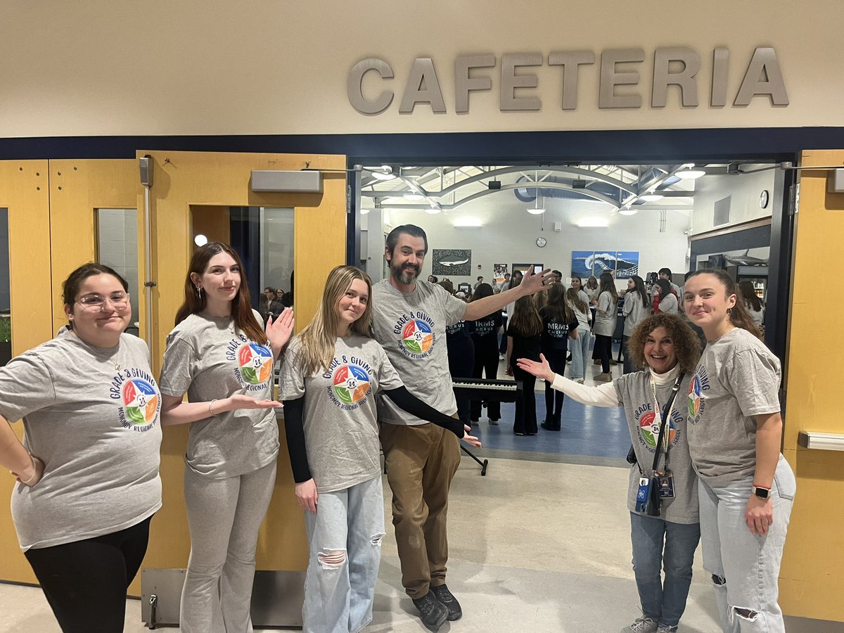 mrhsvpa's tweet photo. “Empty Bowls, Full Hearts” was a huge success! Thank you so much to all our wonderful volunteers who helped raise funds for the Family Table Collaborative https://t.co/lbNuCIDdDI