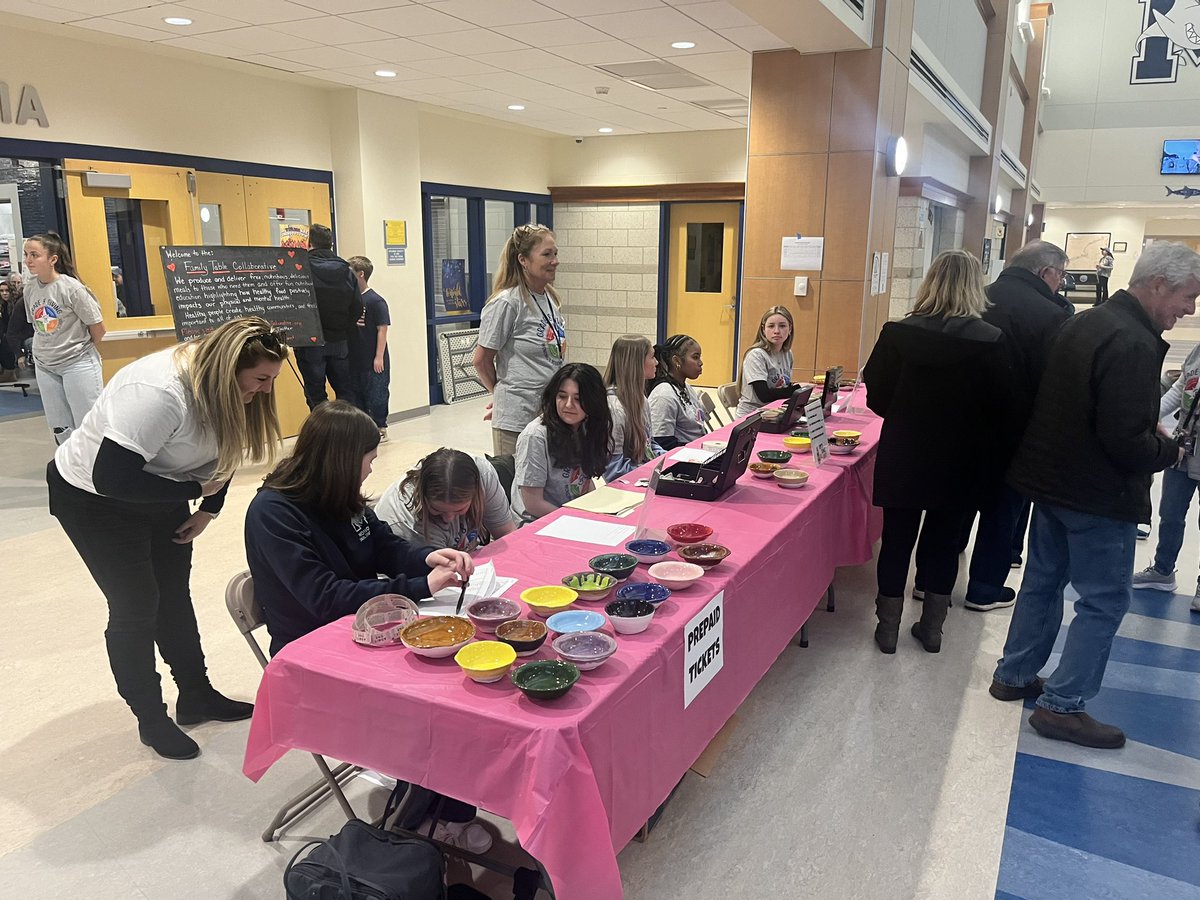 mrhsvpa's tweet photo. “Empty Bowls, Full Hearts” was a huge success! Thank you so much to all our wonderful volunteers who helped raise funds for the Family Table Collaborative https://t.co/lbNuCIDdDI