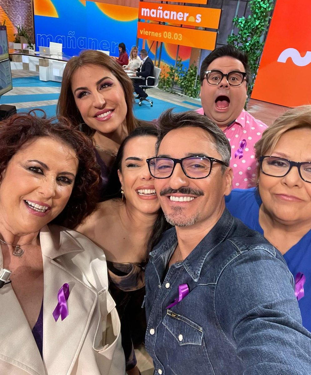 📺💃 Visitas fabulosas. Hoy nos ha acompañado en el plató de @MananerosTVE nuestra querida @EsBeatrizLuengo. #Selfie junto a @Diego_Reinares, @irmalaarma, @YosoyLauLobo y #PepaJimémez. ‼️Ganas totales de @BailaConTVE‼️ #TV #televisiónpública #televisión #dancing